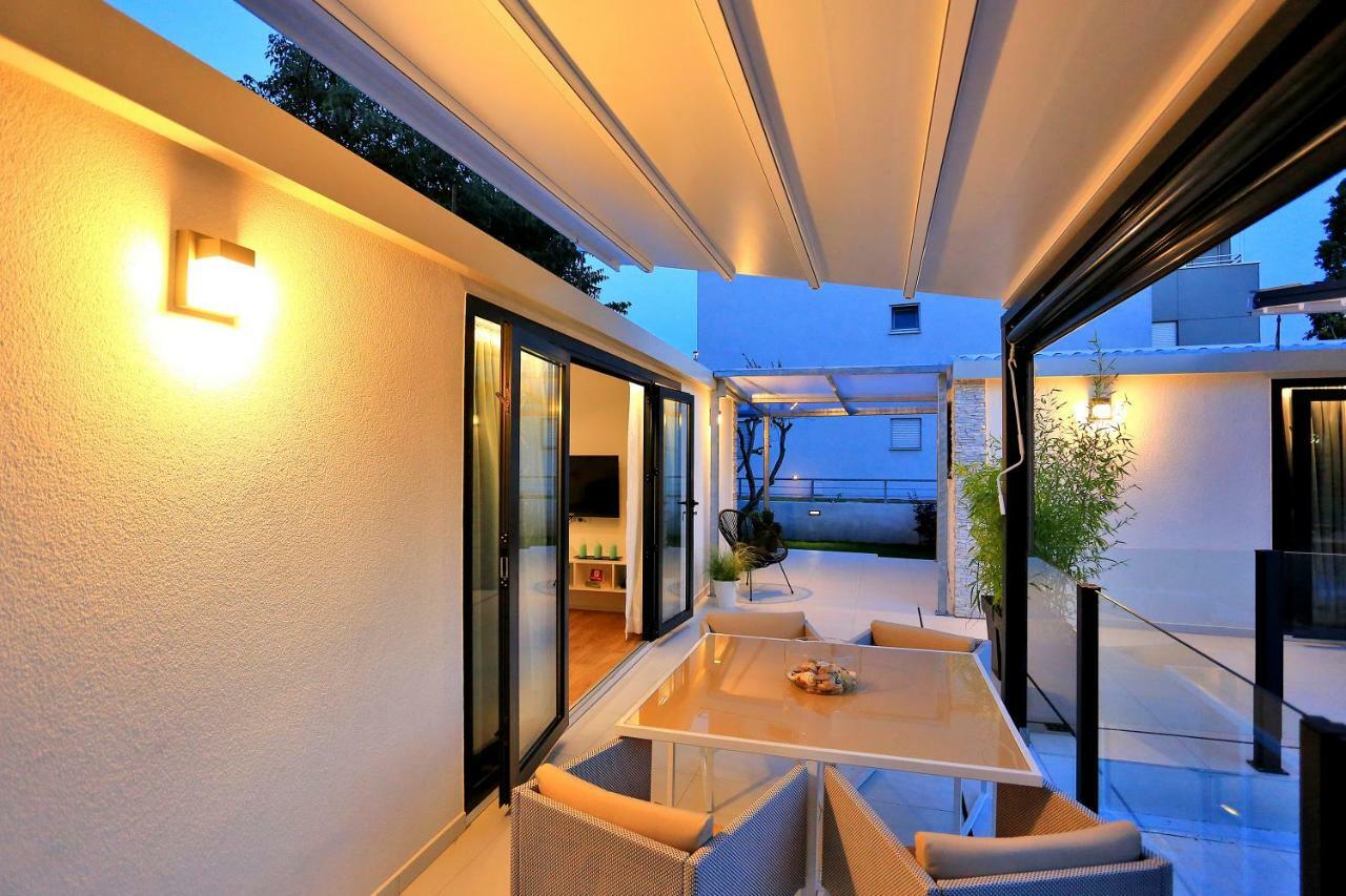 First Apartment Ζαντάρ Εξωτερικό φωτογραφία