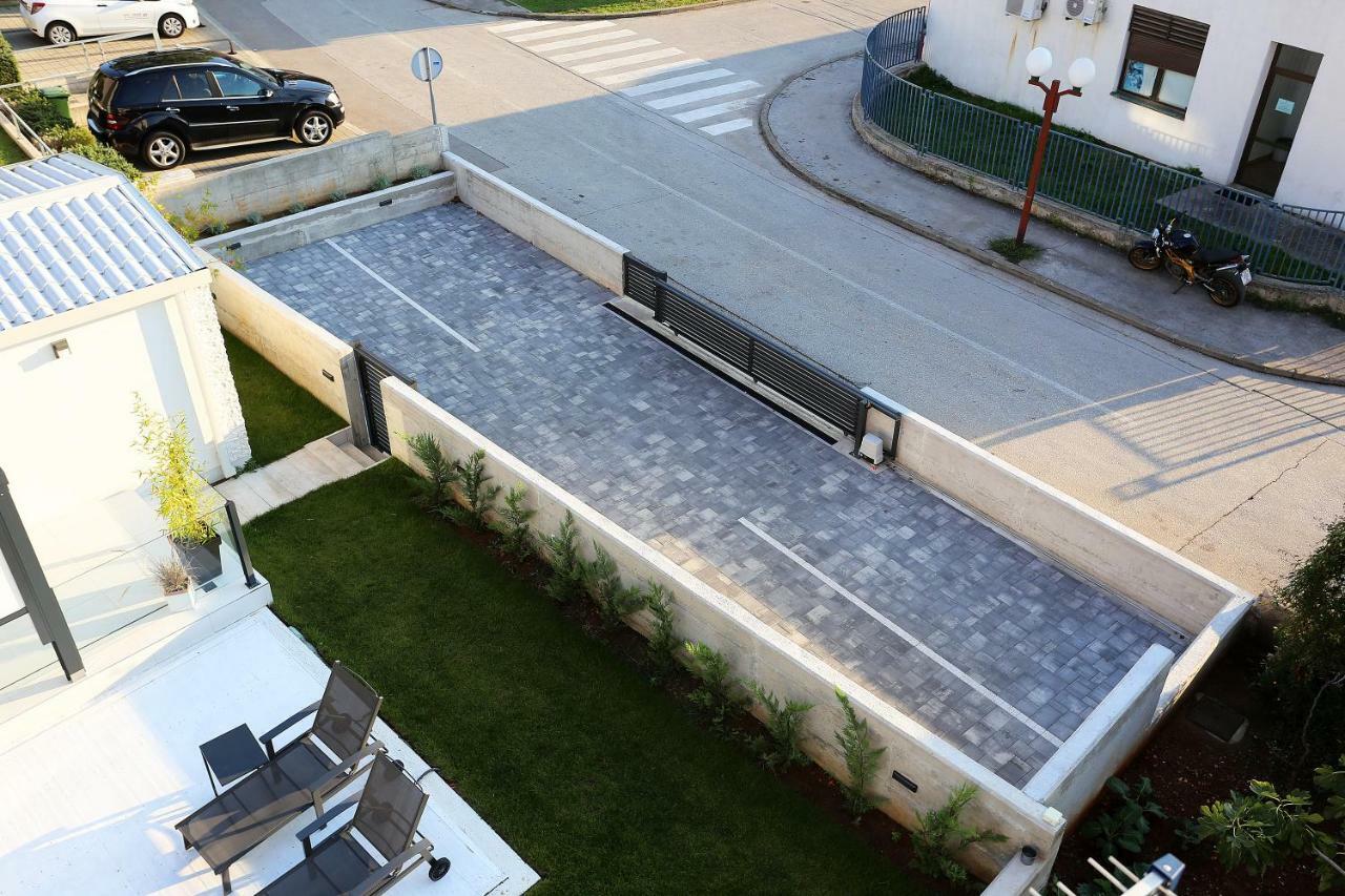 First Apartment Ζαντάρ Εξωτερικό φωτογραφία